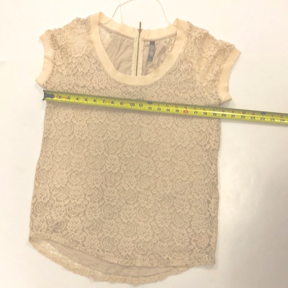 Thyme XL Cream Lace Top zipper back stretchy shirt sleeve Excellent Condition - Picture 2 of 8